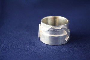 Ring Silber Insel Relief breit